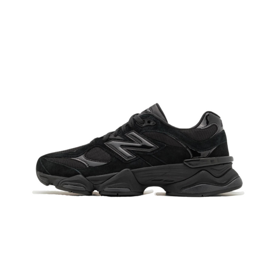 New Balance 9060 Triple Black Patent zij aanzicht u9060zbo